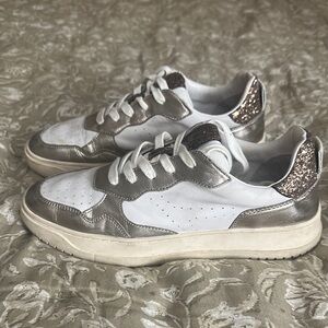 Steve Madden Women's White and gold/bronze Sneakers- very comfortable